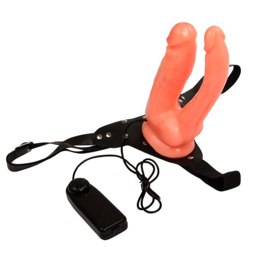 Поясной фаллоимитатор двойной «ULNRA Passionate Harness» телесный
