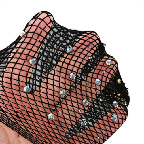 Перчатки в сетку со стразами